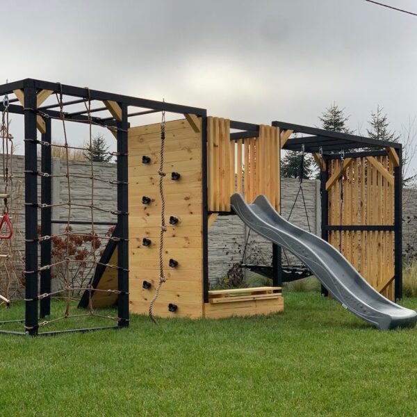 Sensoryczny plac zabaw – rozwój dziecka przez zabawę